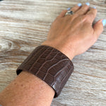 Load image into Gallery viewer, Plato Alligator Matte Brown Bracelet Cuff
